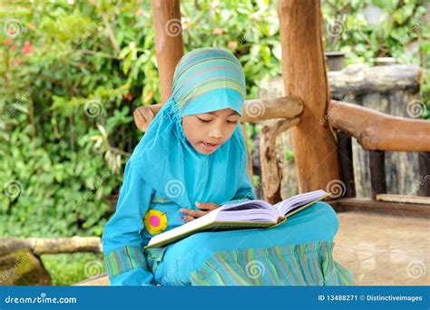 Child Reading Koran, Indonesia Stock Image - Image of muslim, indonesia ...