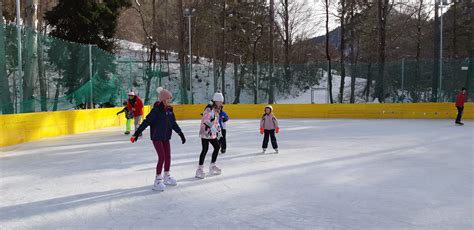 THINGS TO DO IN WINTER: Ice skating at the outdoor ice rink in Zavrsnica