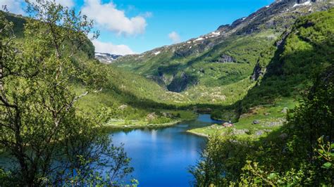 Aurlandsdalen - Hiking Trail in Flåm | Outtt | Ski