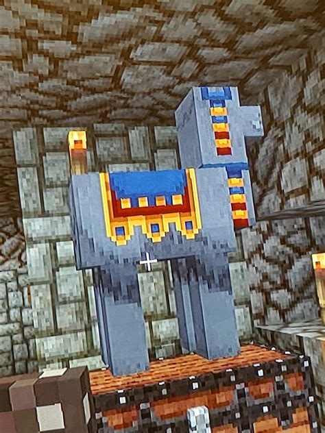 Why can't i use a lead or ride on this Llama? : r/Minecraft