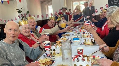 Trowbridge foodbank hosts Coronation lunch - BBC News