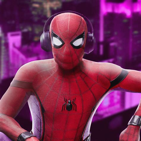 Spider-Man Wallpaper 4K, Listening music