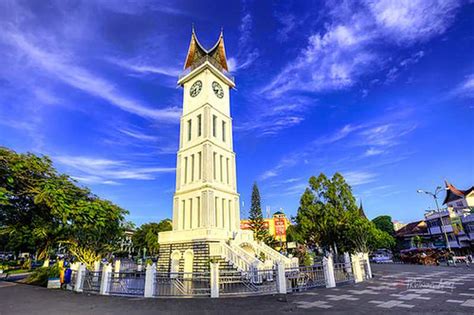 Malam Tahun Baru, Akses ke Jam Gadang Ditutup : Okezone News