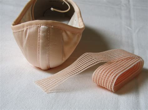 Pointe Til You Drop: Pointe Shoes: How to Sew