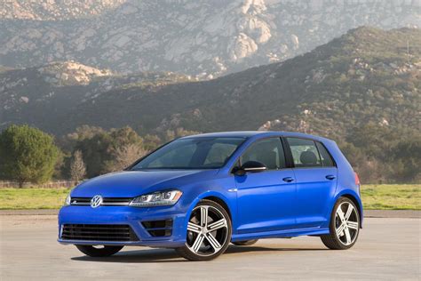 VW Golf R pleases all the senses with power, looks – CarNewsCafe