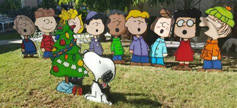 Peanuts Gang Christmas | Office christmas decorations, Christmas yard art, Peanuts gang christmas