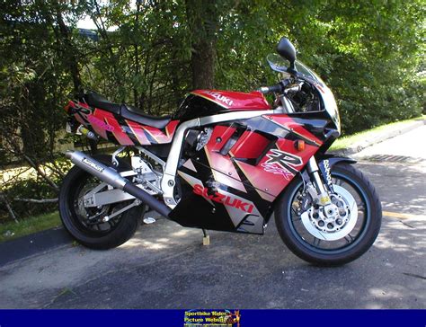 1992 Suzuki GSX-R 1100 - Moto.ZombDrive.COM