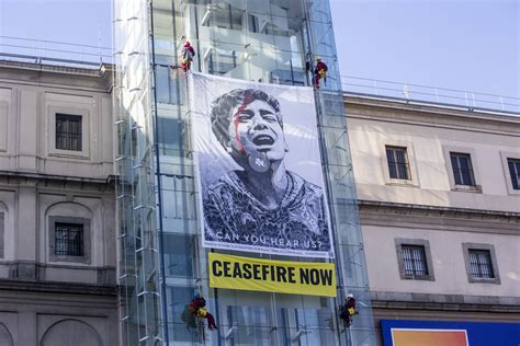 Activists unfurl banner at Madrid Museum to demand Gaza ceasefire ...