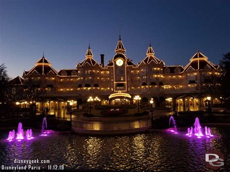 Disneyland Paris Pictures: Disneyland Hotel to Disney Village Walk ...