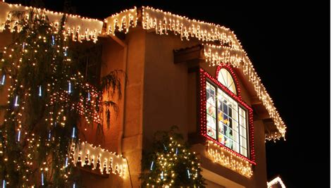 How to Hang Christmas Lights On Your Roof - Kanga Roof