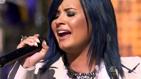 Demi Lovato - Let It Go - Live @ Disney Park Christmas Day Parade 2013 - YouTube