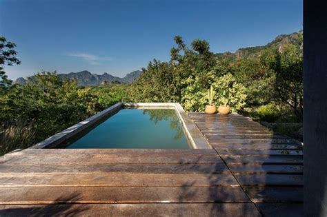 22 Airbnbs We'd Rent Just for Their Pools in 2021 | Hot tub outdoor, Pool, Beach getaways