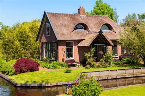 Premium Photo | The famous village of Giethoorn in the Netherlands with ...