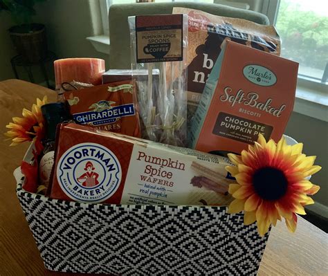 Fall Pumpkin Spice themed silent auction gift basket | Gift baskets, Pumpkin spice, Spice spoon