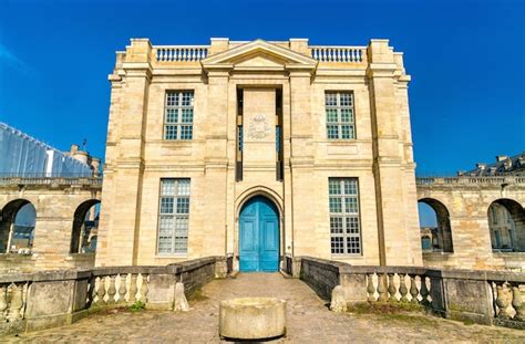 Premium Photo | The chateau de vincennes a 14th and 17th century royal fortress near paris ...