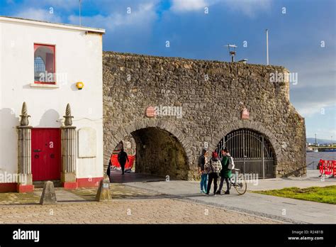 Spanish arch galway hi-res stock photography and images - Alamy