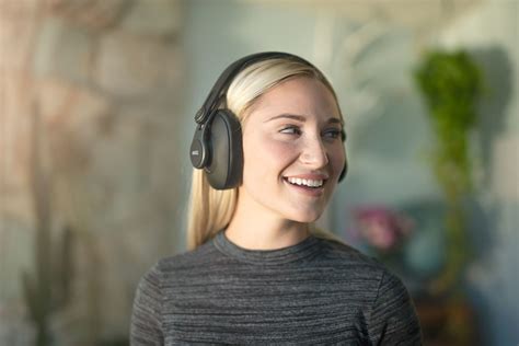 AKG announces new K361-BT and K371-BT Professional Studio Headphones with Bluetooth at the 2020 ...