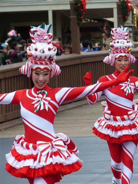 Tokyo Disneyland Christmas Parade | Xmas costumes, Christmas parade ...