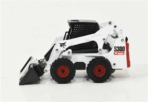 1/32 Bobcat S300 Skid Steer Loader - Daltons Farm Toys