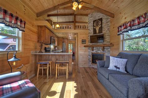 Green River Log Cabins Builds Custom Park Models in 3 Weeks - Tiny House Blog