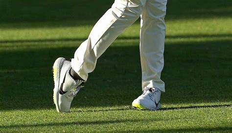 What golf shoes does Rory McIlroy wear? - GolfGETUP