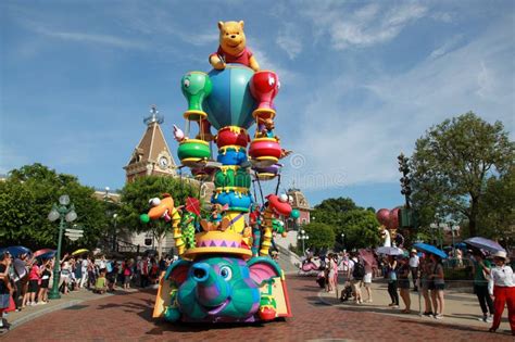 Disneyland Parade editorial stock photo. Image of enjoyment - 22667043