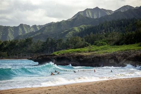 Surfing In Hawaii: An Essential Guide