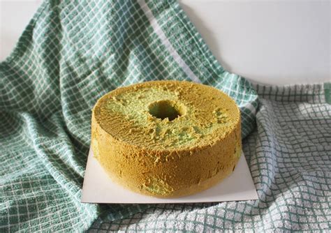 Pandan Chiffon Cake – Mitzi's Bakes