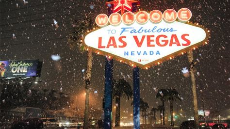 Las Vegas Strip Sees First Measurable Snow in Over 10 Years | The ...