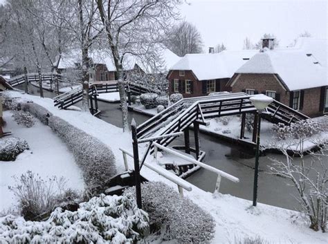 Giethoorn in de winter | Giethoorn ...... a pictoresque village in Holland, a MUST see ...