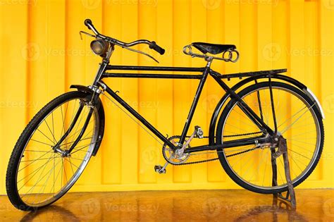 Old vintage black bicycle 789444 Stock Photo at Vecteezy