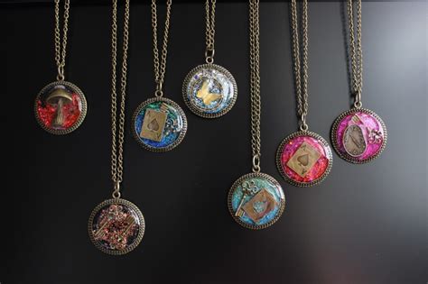 15 DIY Resin Jewelry Projects Worthy of Gifting