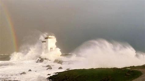 Storm Barra: Pictures of wind and snow from Scotland - BBC News