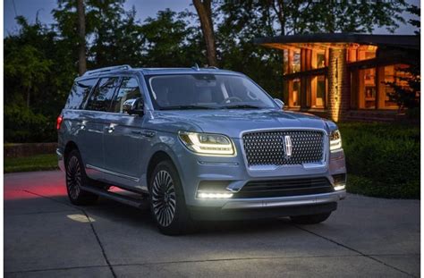 16 Best Luxury 3-Row SUVs of 2018: Photos and Details | U.S. News & World Report