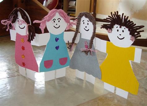 paper doll chain but make each person in the family Paper Doll Chain, Paper Chains, Paper Dolls ...