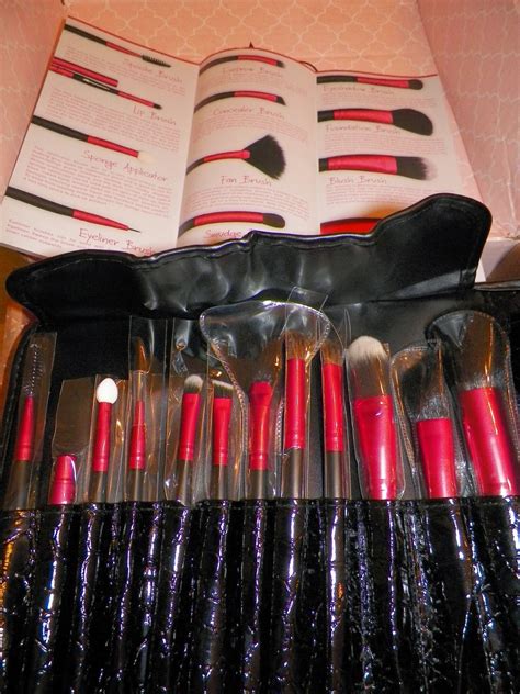 mygreatfinds: Professional 12 Set Makeup Brush Kit From Petunia Skincare Review