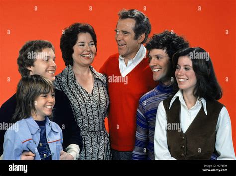 FAMILY, (l-r): Kristy McNichol, Gary Frank, Sada Thompson, James Broderick, John Rubinstein ...