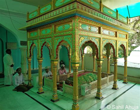 Pixelated Memories: Hazrat Bakhtiyar Kaki's Dargah, Mehrauli, New Delhi