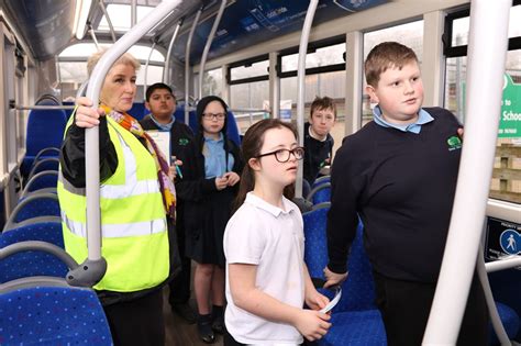 Children at Great Oaks School enjoy a visit from Bluestar buses | My Journey Portsmouth