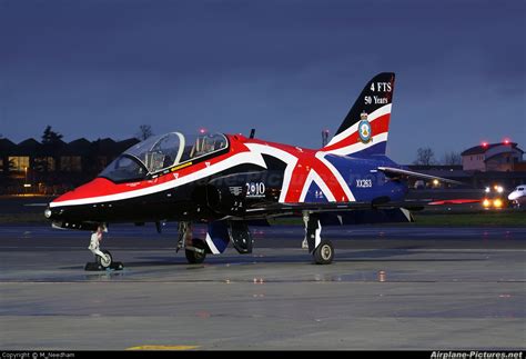 XX263 - Royal Air Force British Aerospace Hawk T.1/ 1A at Northolt ...