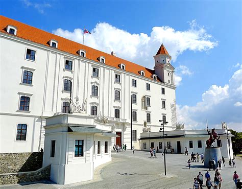 Bratislava__castle size - heyyouphoto.com