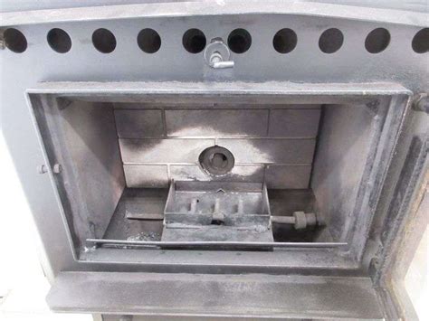 Corn/pellet stove, Magnum Countryside 3500P, burns corn or wood pellets, has been refurbished ...