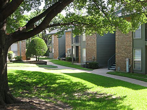 Forest Oaks Apartment Proprety Ground - Arlington Apartments