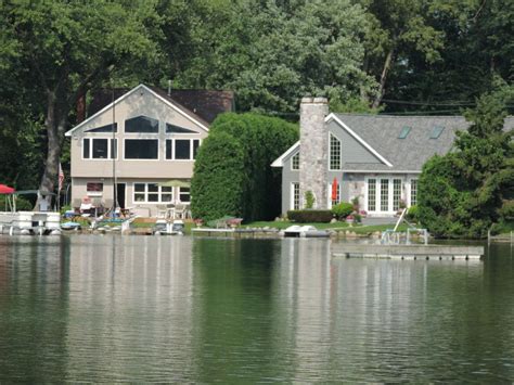 lakefront houses in West Bloomfield MI | Waterfront homes for sale ...