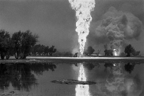 The Desert on Fire: Incredible Photos of Kuwait Burning (1991) - Flashbak