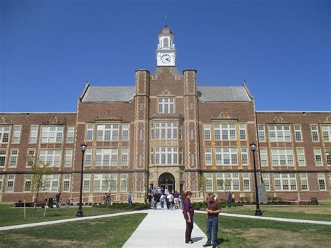 Open house of newly renovated Cleveland Heights High School draws 2,000 ...