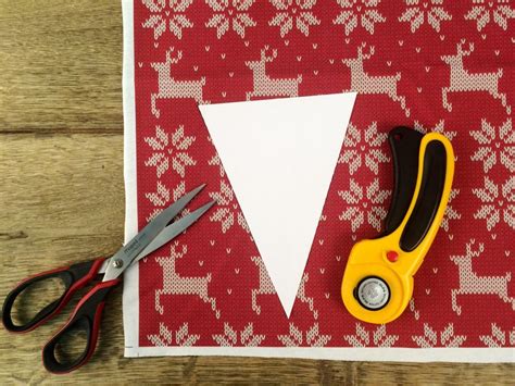 DIY Christmas garland from fabric scraps - without any sewing!