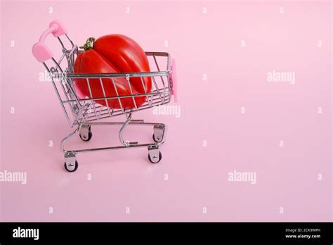 Big and small tomato hi-res stock photography and images - Alamy