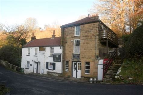 Geordies are travelling 75 miles to visit Yorkshire's smallest pub that ...