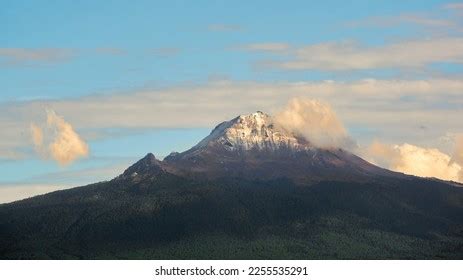 La Malinche Malintzin Active Volcano Mexico Stock Photo 2255535291 ...